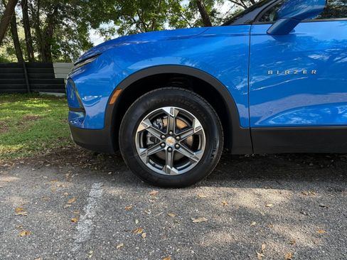 Used 2025 Chevrolet Blazer LT FWD image 23