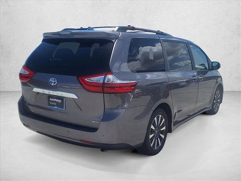 Used 2019 Toyota Sienna Limited Premium w/ Carpet Mat Package FWD image 5