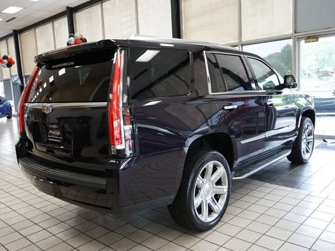 Used 2018 Cadillac Escalade Luxury AWD/4WD image 21