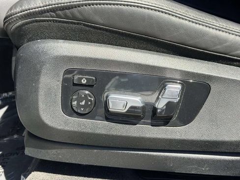 Used 2025 BMW X5 xDrive50e AWD/4WD image 18
