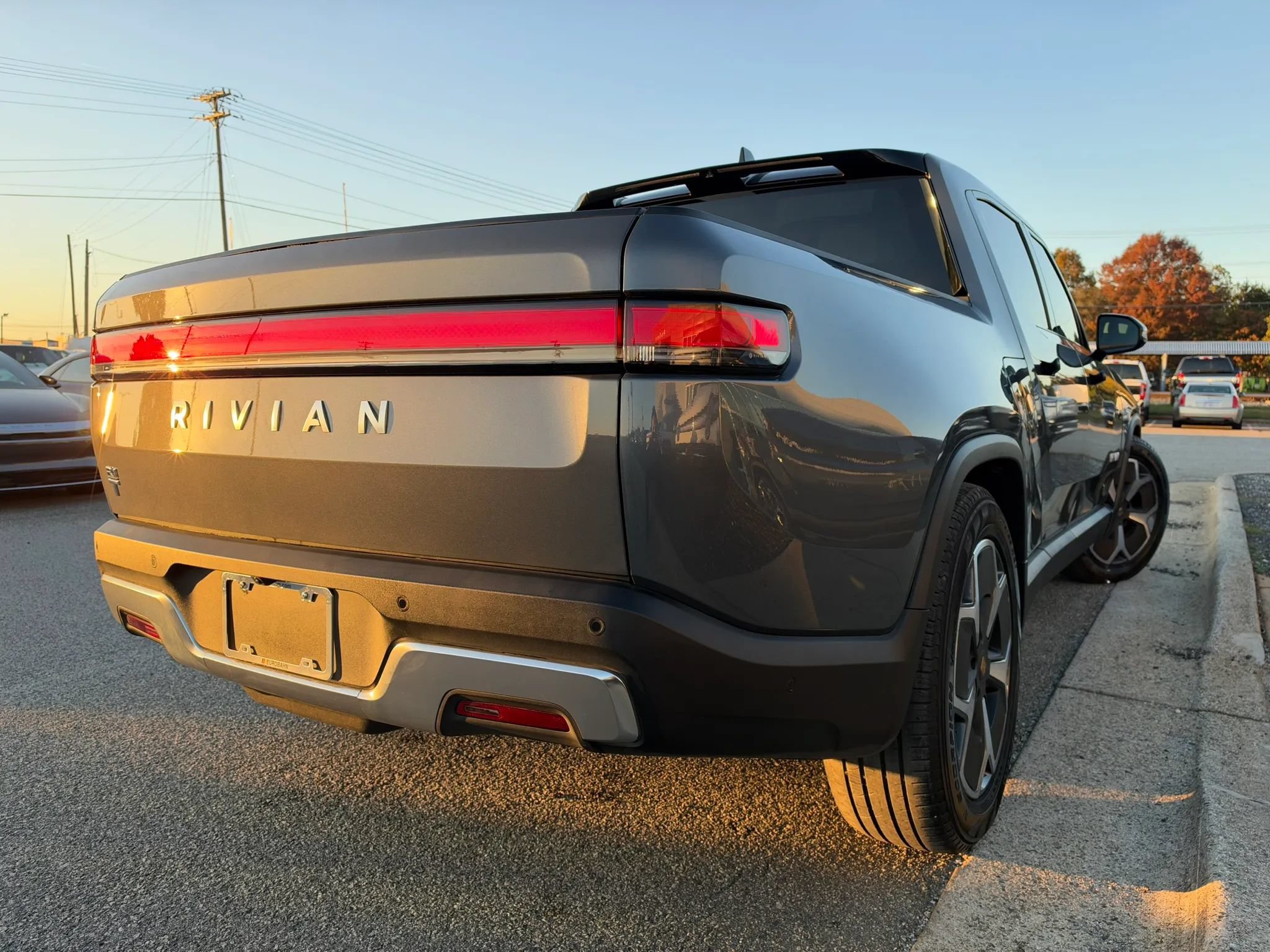 Used 2024 Rivian R1T Adventure Dual AWD/4WD image 4