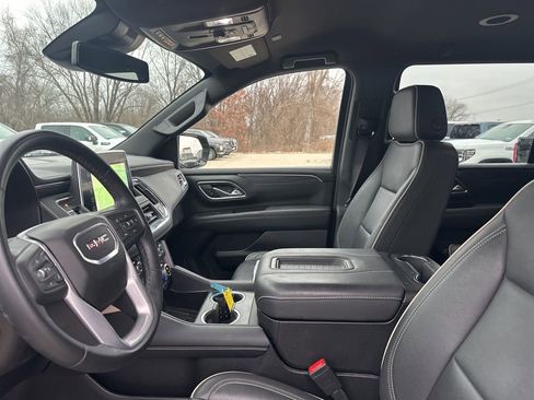 Certified 2024 GMC Yukon XL SLT w/ SLT Luxury Package image 16