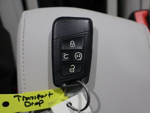 Used 2022 Volkswagen Tiguan SEL R-Line AWD/4WD image 27