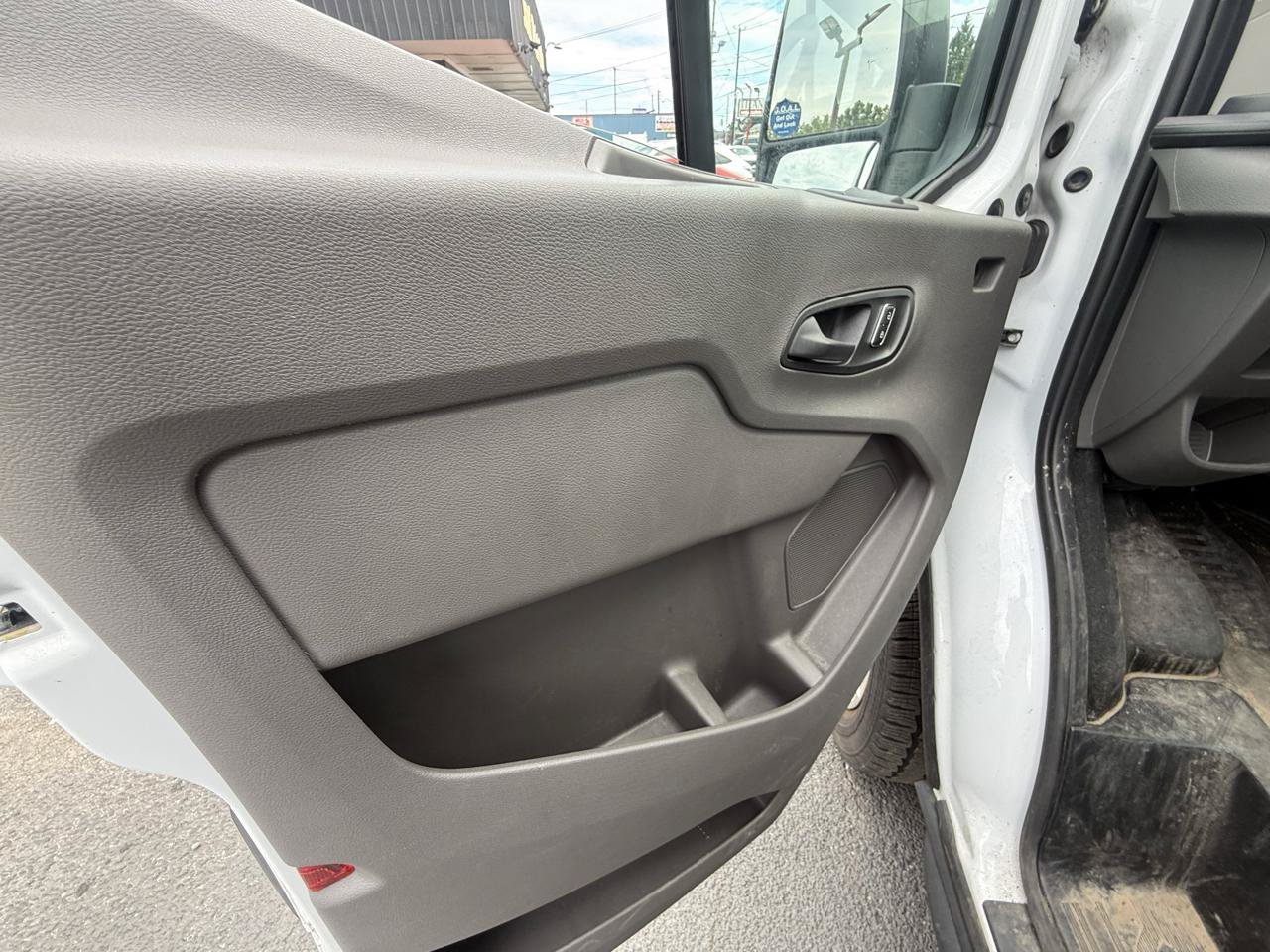 Used 2023 Ford E-Transit Medium Roof RWD image 11