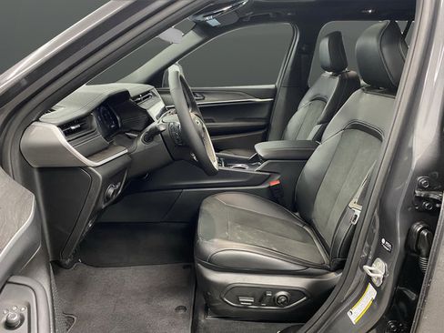New 2026 Jeep Grand Cherokee Altitude AWD/4WD image 4