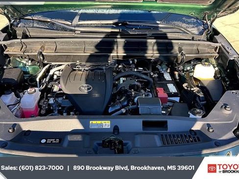 Used 2024 Toyota Highlander XLE image 8