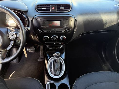 Used 2015 Kia Soul + image 13