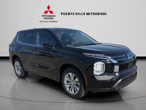 New 2026 Mitsubishi Outlander ES image 3