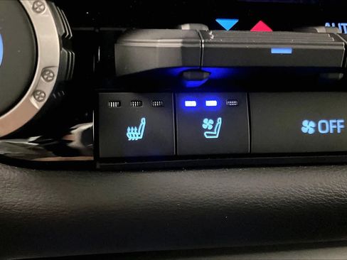 Used 2024 Toyota Tundra Platinum image 35