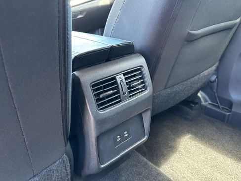 Used 2025 Nissan Rogue SV FWD image 20