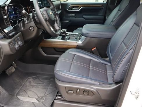 Used 2023 Chevrolet Silverado 1500 High Country w/ High Country Premium Package AWD/4WD image 16