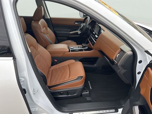 Used 2025 Nissan Pathfinder Platinum image 20