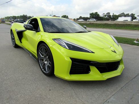 Used 2024 Chevrolet Corvette Z06 RWD image 3