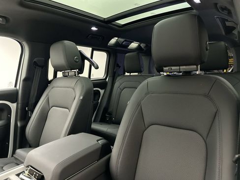 Used 2025 Land Rover Defender 110 S AWD/4WD image 9
