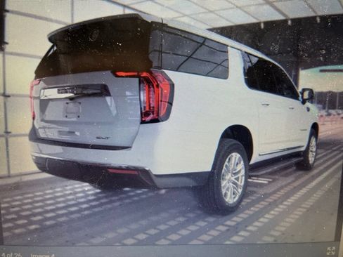 Used 2024 GMC Yukon XL SLT w/ SLT Premium Package AWD/4WD image 4