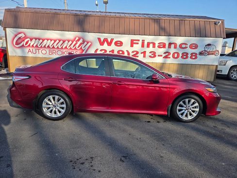 Used 2019 Toyota Camry L image 2