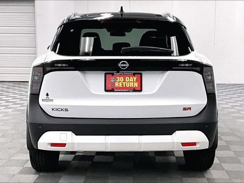 New 2026 Nissan Kicks SR w/ SR Premium Package FWD image 4
