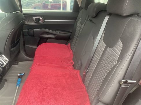 Used 2022 Kia Sorento LX image 13