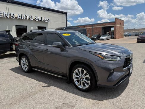 Used 2021 Toyota Highlander Limited FWD image 4