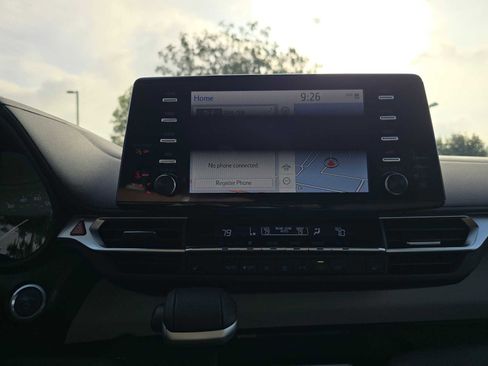 Certified 2024 Toyota Sienna XLE w/ XLE Plus Package image 27