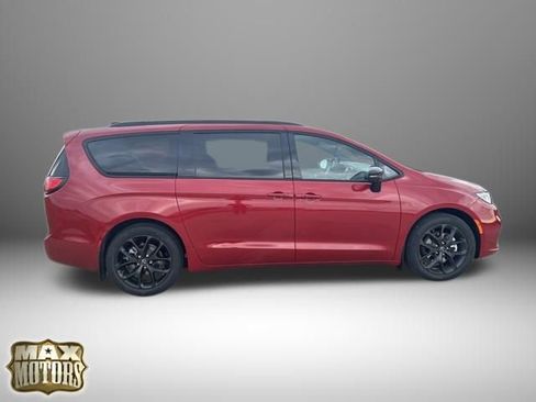 New 2026 Chrysler Pacifica Select image 15