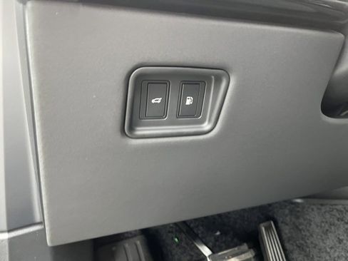 New 2025 Land Rover Range Rover SE image 29