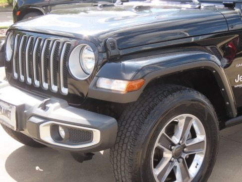 Used 2022 Jeep Wrangler Unlimited Sahara w/ Cold Weather Group AWD/4WD image 3