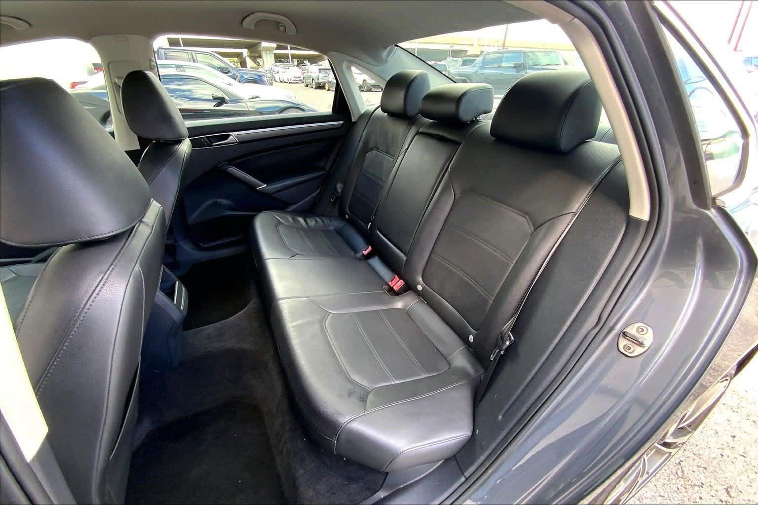 Used 2017 Volkswagen Passat 1.8T R-Line FWD image 29