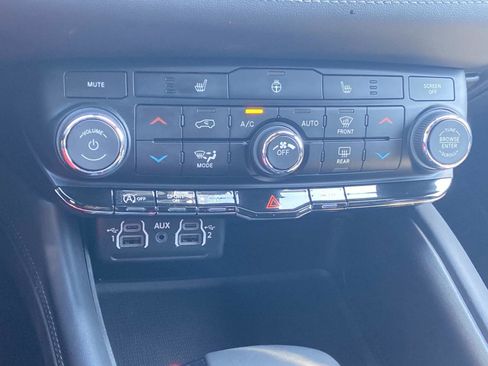 Used 2024 Dodge Durango SXT RWD image 22