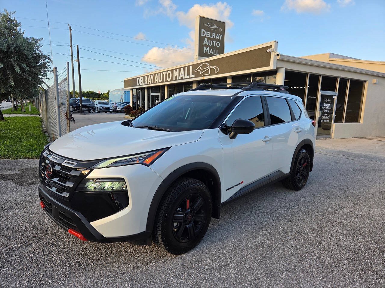 Used 2026 Nissan Rogue SV AWD/4WD image 1