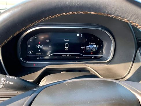 Used 2022 GMC Yukon XL AT4 image 25