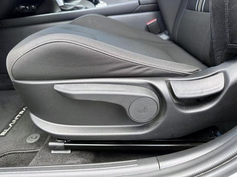 Used 2023 Hyundai Elantra SEL w/ Convenience Package FWD image 10