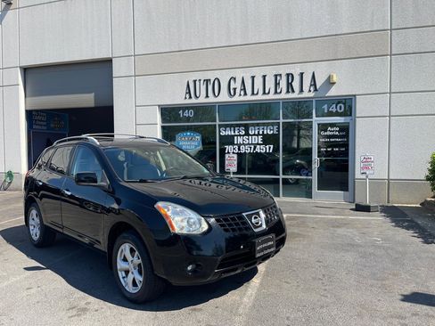 Used 2010 Nissan Rogue SL w/ Premium Pkg image 2