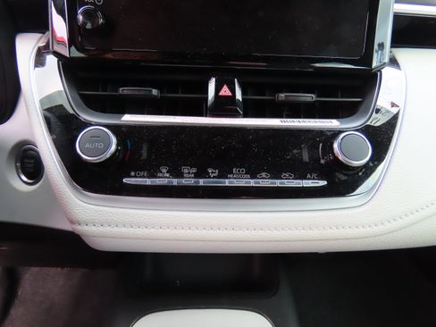 Used 2024 Toyota Corolla SE image 16