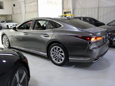 Used 2018 Lexus LS 500 w/ Accessory Package (Z1) image 38