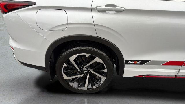 Used 2024 Mitsubishi Outlander Ralliart AWD/4WD image 37