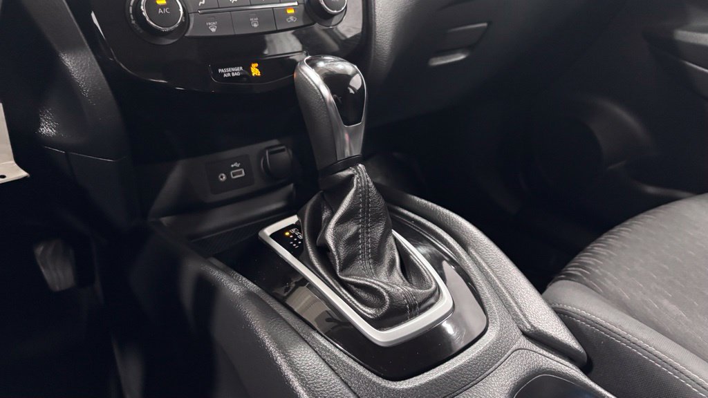 Used 2018 Nissan Rogue S AWD/4WD image 15