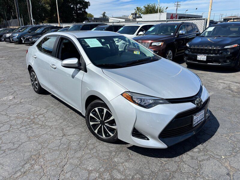 Used 2017 Toyota Corolla LE FWD image 2