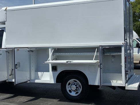 Used 2025 Chevrolet Express 3500 w/ Power Convenience Package RWD image 12