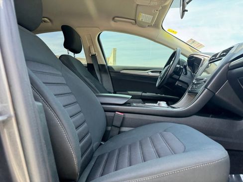 Used 2017 Ford Fusion SE w/ Fusion SE Technology Package FWD image 19