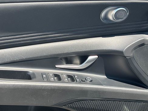 Used 2025 Hyundai Elantra SEL FWD image 14