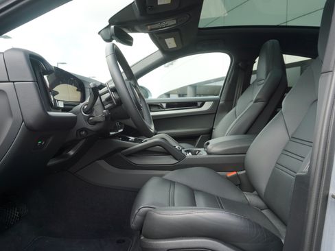 Certified 2026 Porsche Cayenne Coupe AWD/4WD image 5