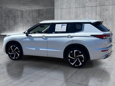 Used 2023 Mitsubishi Outlander SEL FWD image 3