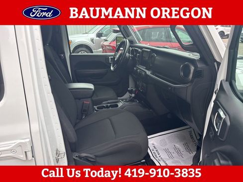 Used 2022 Jeep Gladiator Sport AWD/4WD image 3