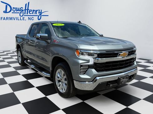 Used 2025 Chevrolet Silverado 1500 LT AWD/4WD image 7