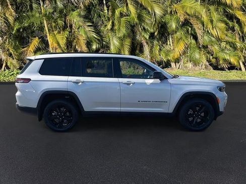 Used 2023 Jeep Grand Cherokee L Limited w/ Black Appearance Package RWD image 4