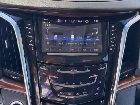 Used 2019 Cadillac Escalade ESV Luxury RWD image 14