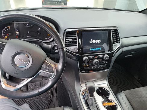 Used 2020 Jeep Grand Cherokee Altitude RWD image 9