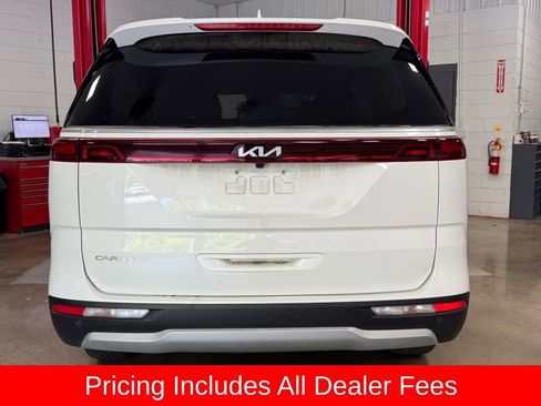 Used 2024 Kia Carnival LX FWD image 3