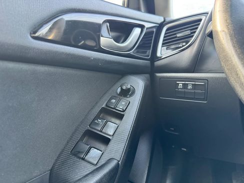 Used 2016 MAZDA MAZDA3 i Sport image 22